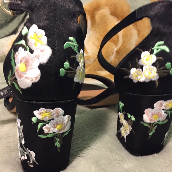 Steve Madden flower embroidered heels - Picture 4 of 6